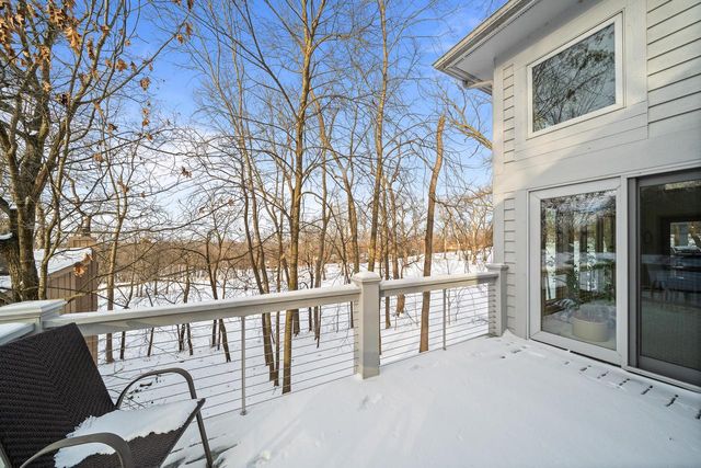 410 Deerpath W, Fontana, WI 53125