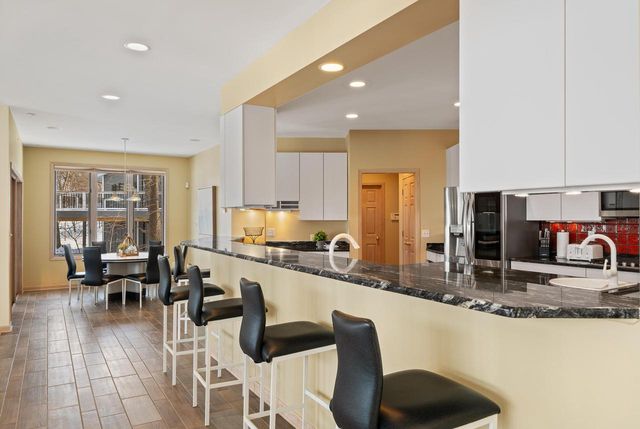 410 Deerpath W, Fontana, WI 53125