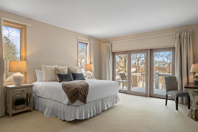 410 Deerpath W, Fontana, WI 53125