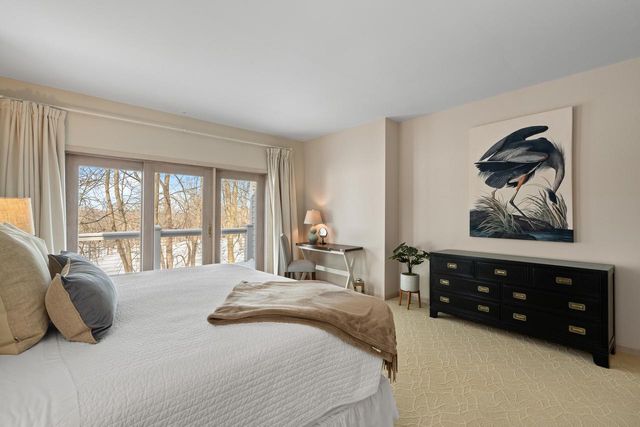 410 Deerpath W, Fontana, WI 53125