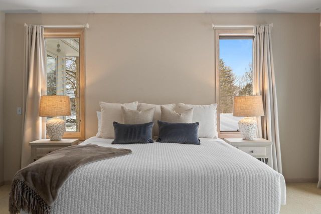 410 Deerpath W, Fontana, WI 53125