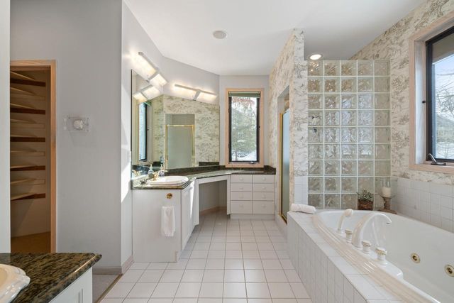 410 Deerpath W, Fontana, WI 53125