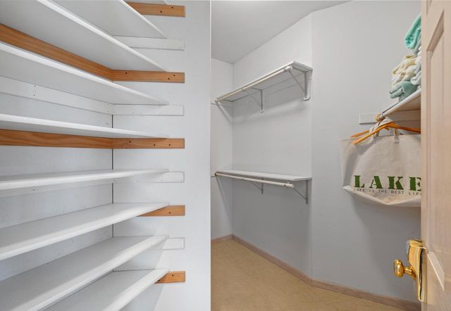 410 Deerpath W, Fontana, WI 53125