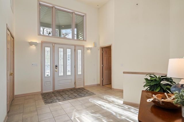 410 Deerpath W, Fontana, WI 53125