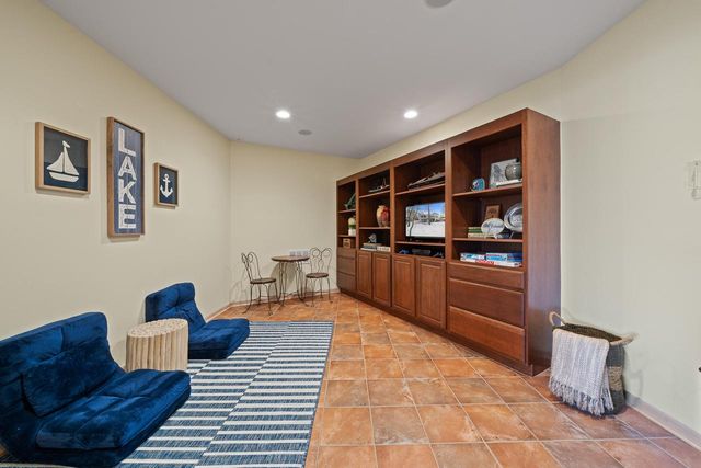 410 Deerpath W, Fontana, WI 53125