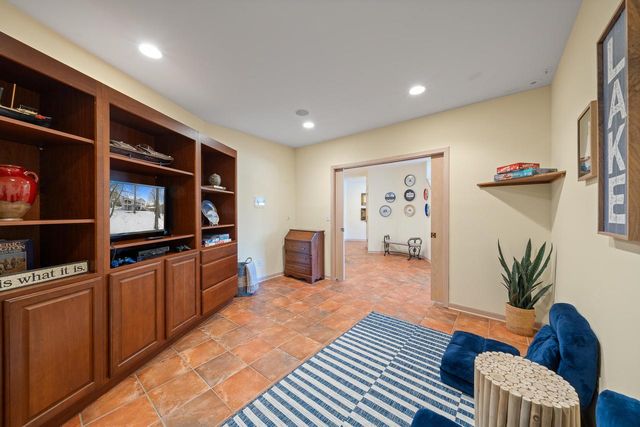 410 Deerpath W, Fontana, WI 53125