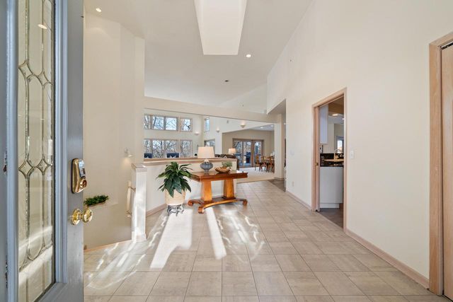 410 Deerpath W, Fontana, WI 53125