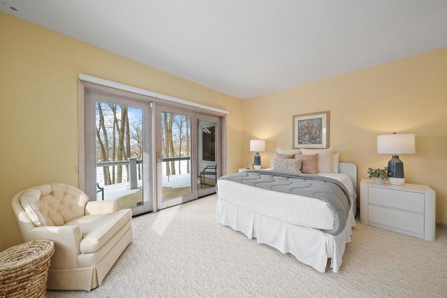 410 Deerpath W, Fontana, WI 53125