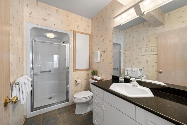 410 Deerpath W, Fontana, WI 53125