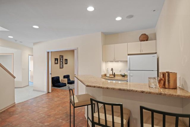 410 Deerpath W, Fontana, WI 53125