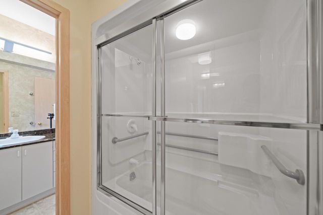 410 Deerpath W, Fontana, WI 53125