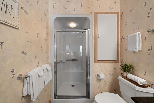 410 Deerpath W, Fontana, WI 53125