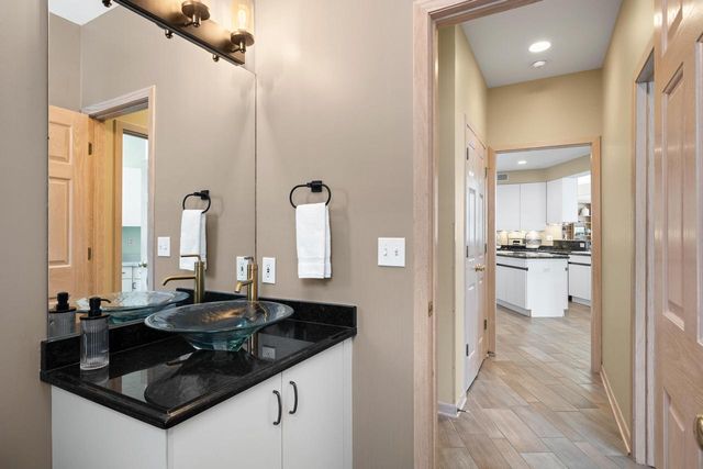 410 Deerpath W, Fontana, WI 53125