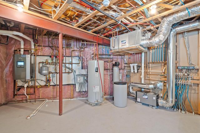 410 Deerpath W, Fontana, WI 53125