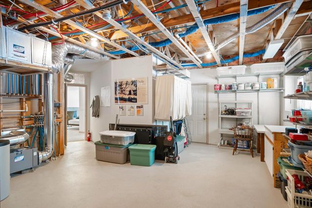 410 Deerpath W, Fontana, WI 53125