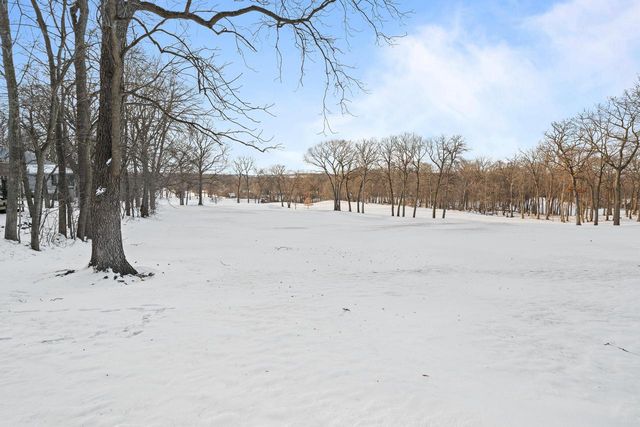 410 Deerpath W, Fontana, WI 53125