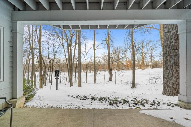 410 Deerpath W, Fontana, WI 53125