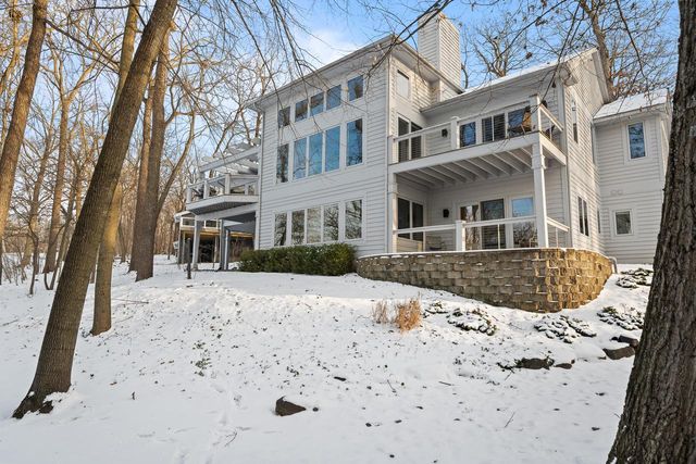 410 Deerpath W, Fontana, WI 53125