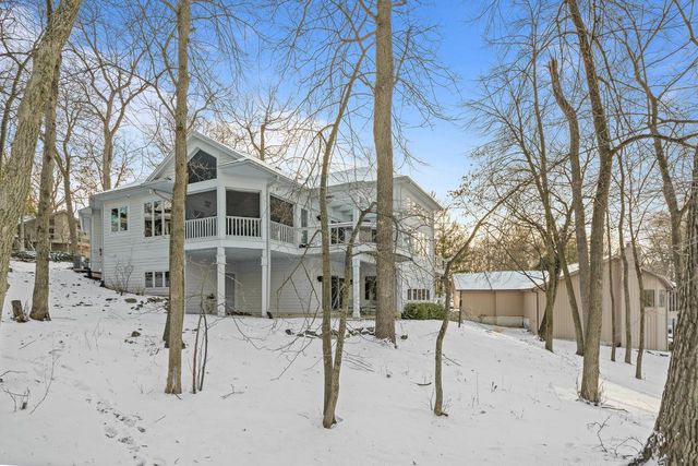 410 Deerpath W, Fontana, WI 53125