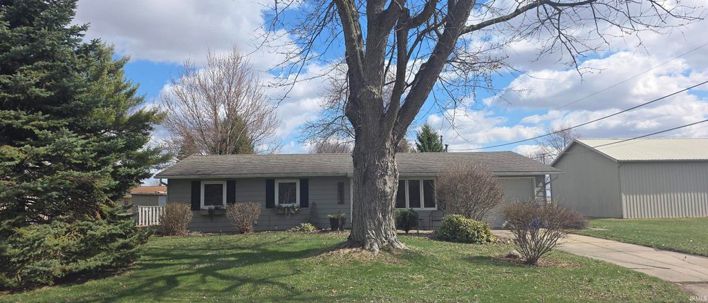 4220 Oak Street, Woodburn, IN 46797