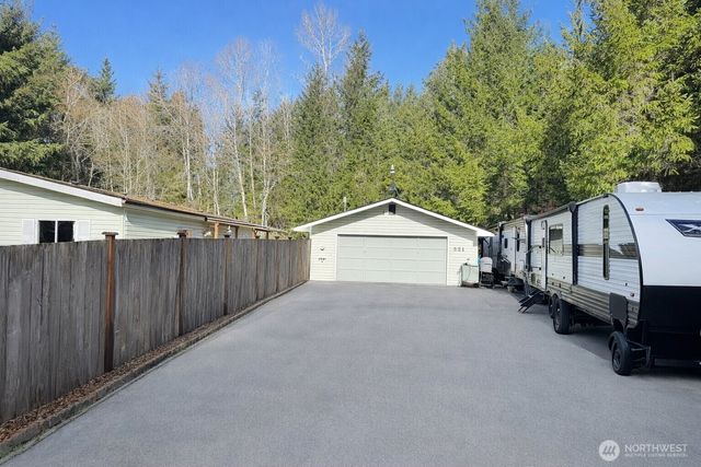 521 NE Larson Lake Rd, Belfair, WA 98528