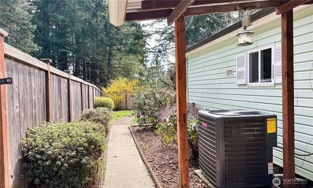 521 NE Larson Lake Rd, Belfair, WA 98528