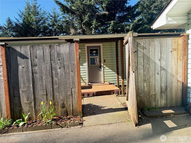 521 NE Larson Lake Rd, Belfair, WA 98528