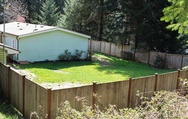 521 NE Larson Lake Rd, Belfair, WA 98528