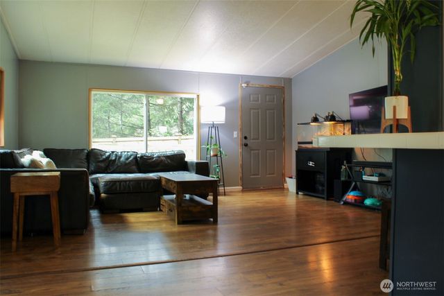 521 NE Larson Lake Rd, Belfair, WA 98528