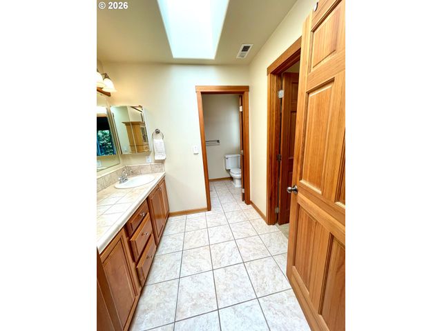 14275 UPLANDS Dr, Lake Oswego, OR 97034