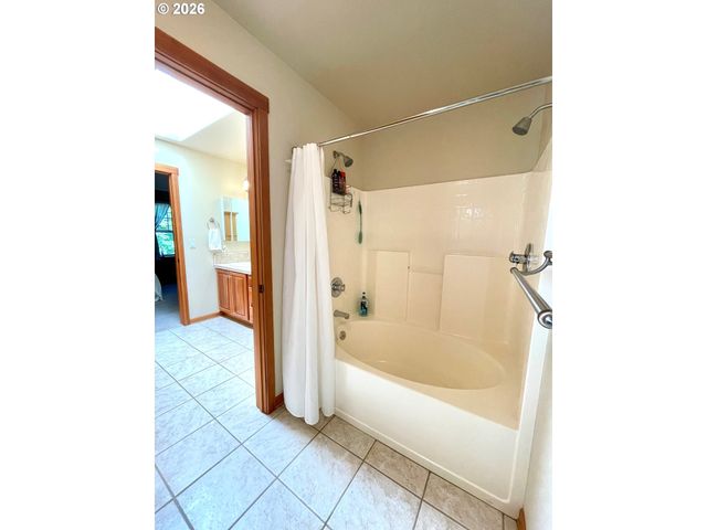 14275 UPLANDS Dr, Lake Oswego, OR 97034