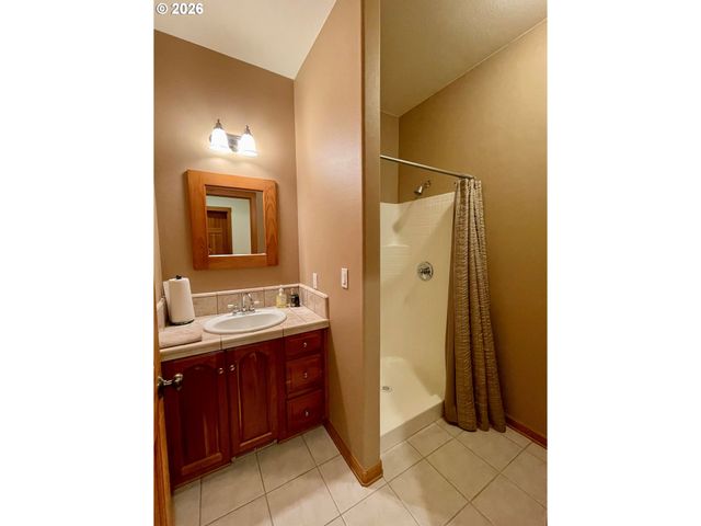 14275 UPLANDS Dr, Lake Oswego, OR 97034