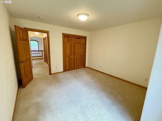 14275 UPLANDS Dr, Lake Oswego, OR 97034