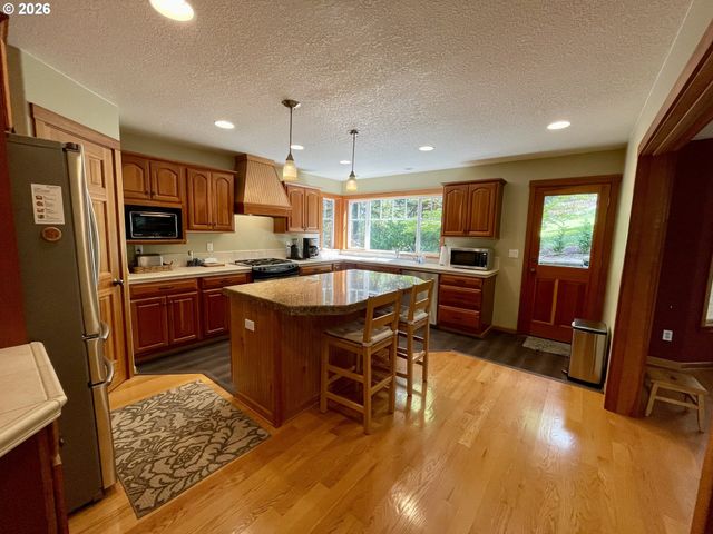 14275 UPLANDS Dr, Lake Oswego, OR 97034