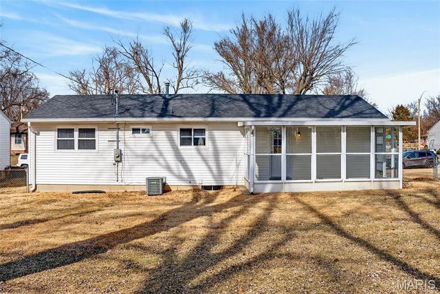 3407 Highgate Lane, St Charles, MO 63301