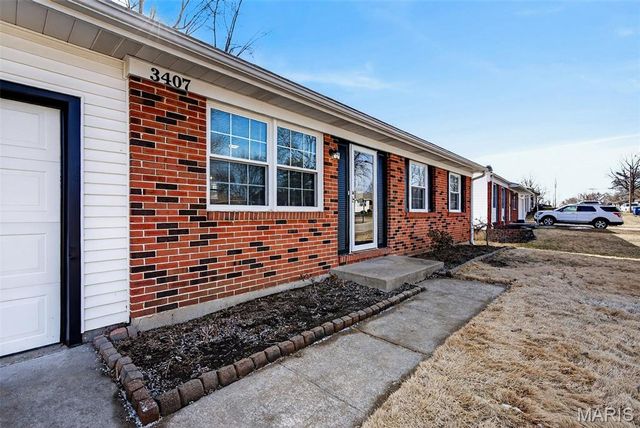 3407 Highgate Lane, St Charles, MO 63301