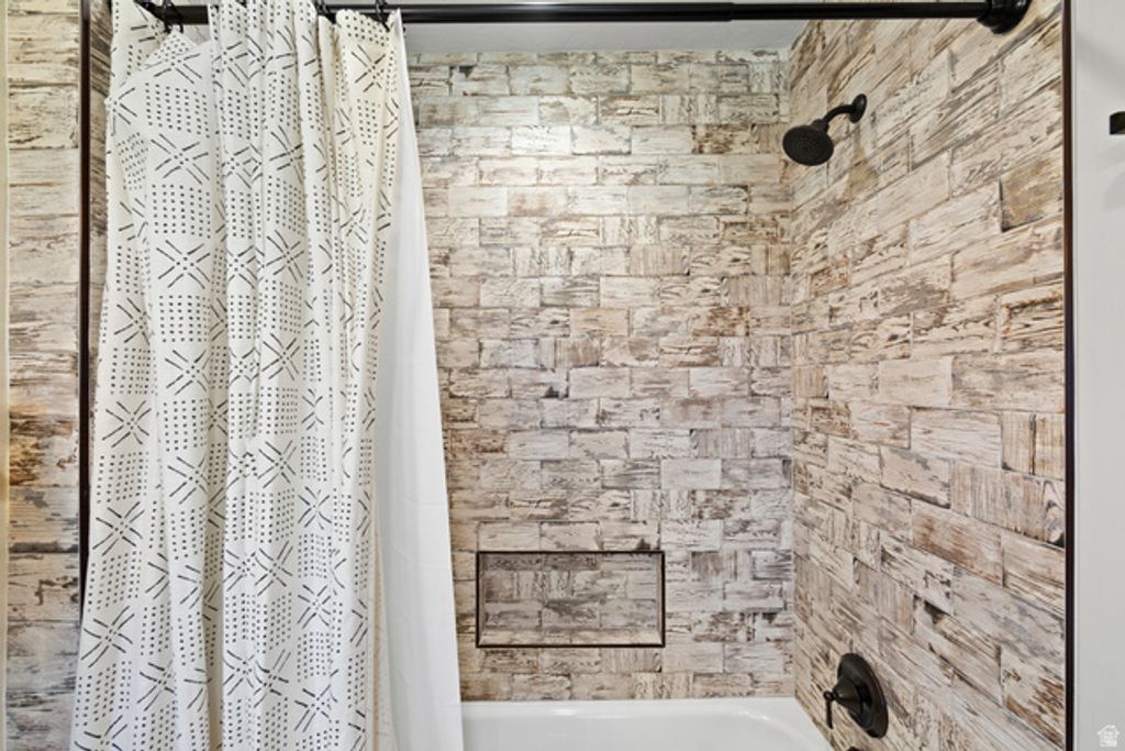 Image 14 of property listing at 2913 E 3350 N, Eden, UT 84310
