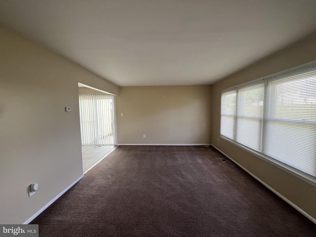 18 LERNER CT, Sicklerville, NJ 08081