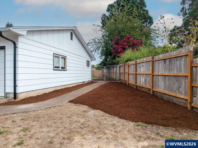 1221 Cloverdale Dr NE, Albany, OR 97321