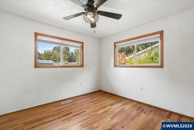 1221 Cloverdale Dr NE, Albany, OR 97321