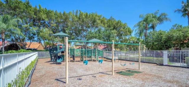 800 Sorrento Drive, Weston, FL 33326