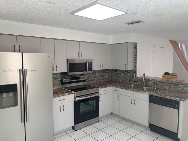 800 Sorrento Drive, Weston, FL 33326