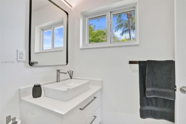 1821 NW 33rd Ct, Oakland Park, FL 33309