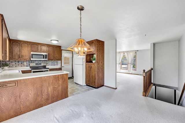 1404 CORMIER ROAD, Green Bay, WI 54313