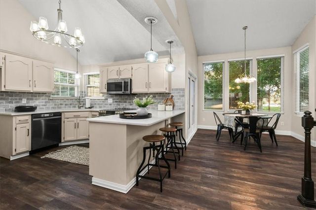 936 SE 14th Terrace, Lee's Summit, MO 64081