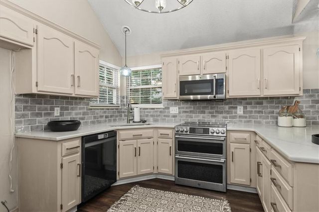 936 SE 14th Terrace, Lee's Summit, MO 64081