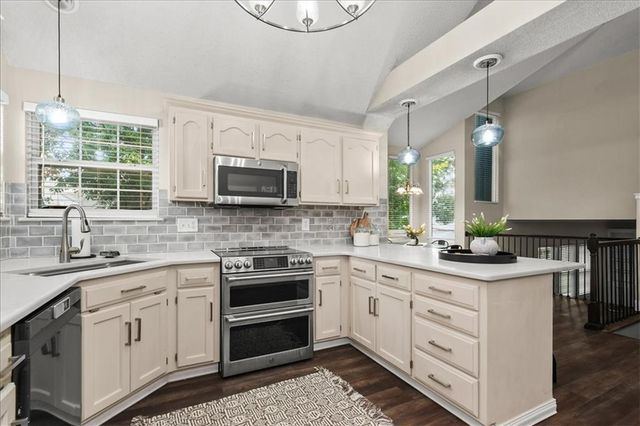 936 SE 14th Terrace, Lee's Summit, MO 64081