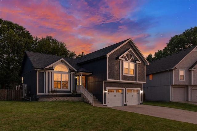 936 SE 14th Terrace, Lee's Summit, MO 64081