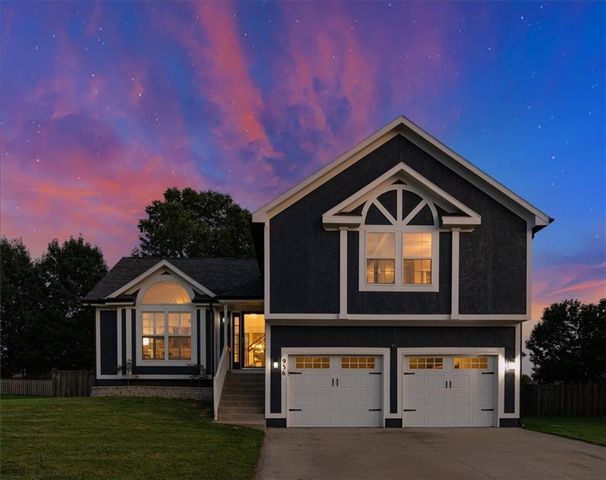 936 SE 14th Terrace, Lee's Summit, MO 64081