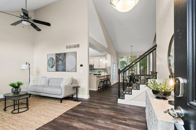 936 SE 14th Terrace, Lee's Summit, MO 64081